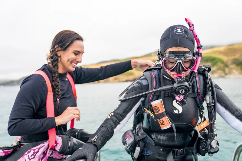 Smiling divers Smiling divers